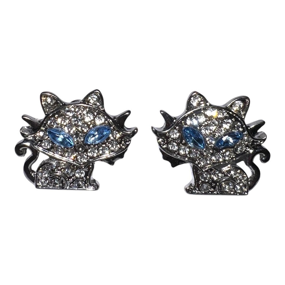Rhinestone blue eyed cat earrings.